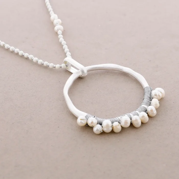 Colar Longo de contas com aro de pérolas cultivadas - Prateado - Image 1